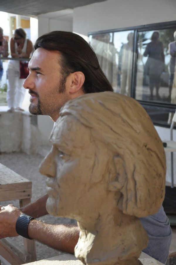 Portrait and model sculpture in clay