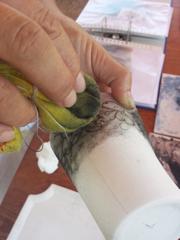 Decorating ceramics / Delft blue