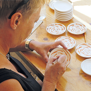 Decorating ceramics / Delft Blue