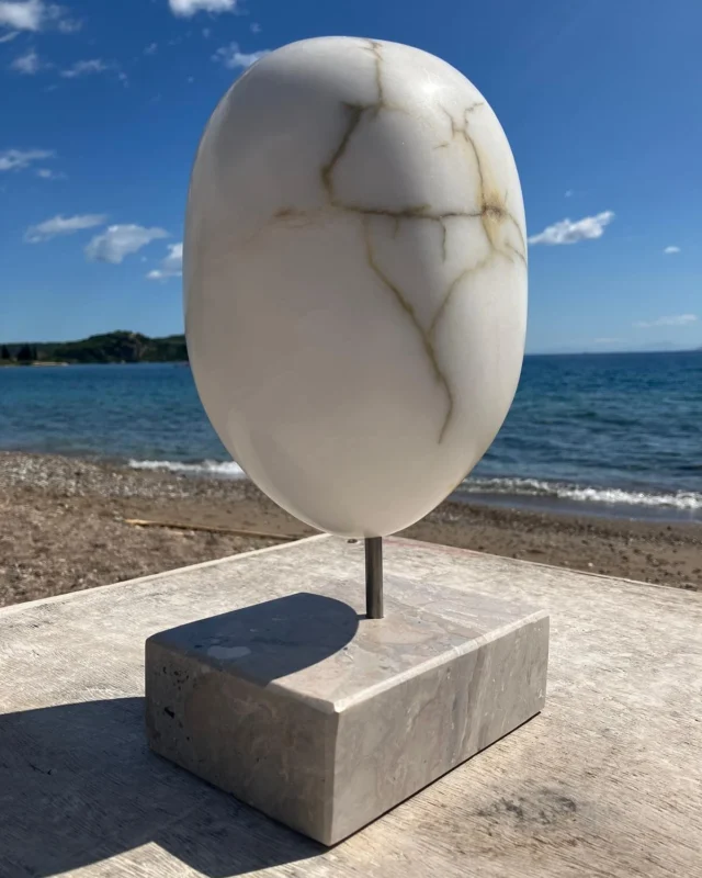 Beeldhouwen in steen # marmer #albast #serpentijn #speksteen #opaal #gala-stone #sculptuur #sculpture #workshop #creatieve vakanties #beeldhouwen asn zee #griekenlandaanzee #epidauruspeloponnesuspeloponnsos #griekenland🇬🇷❤️